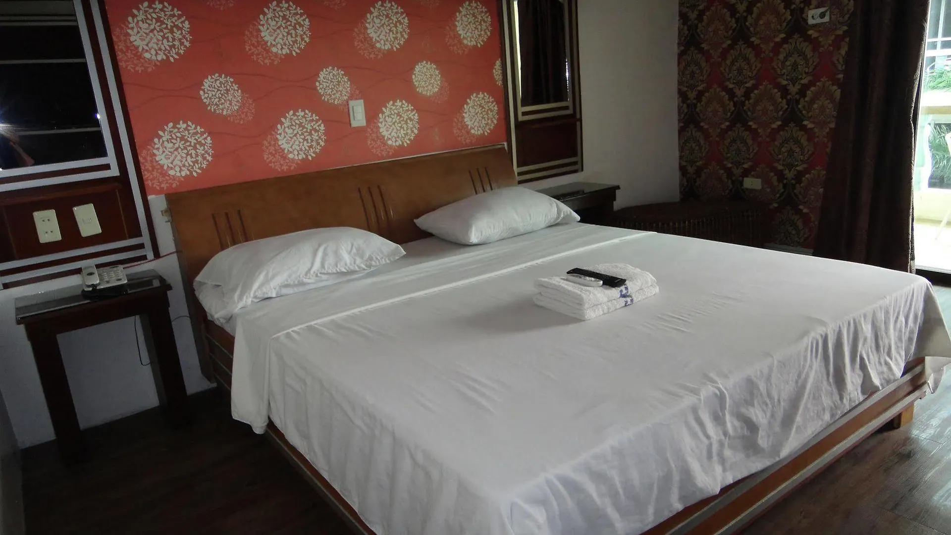 ***  Hotel California Angeles Philippines